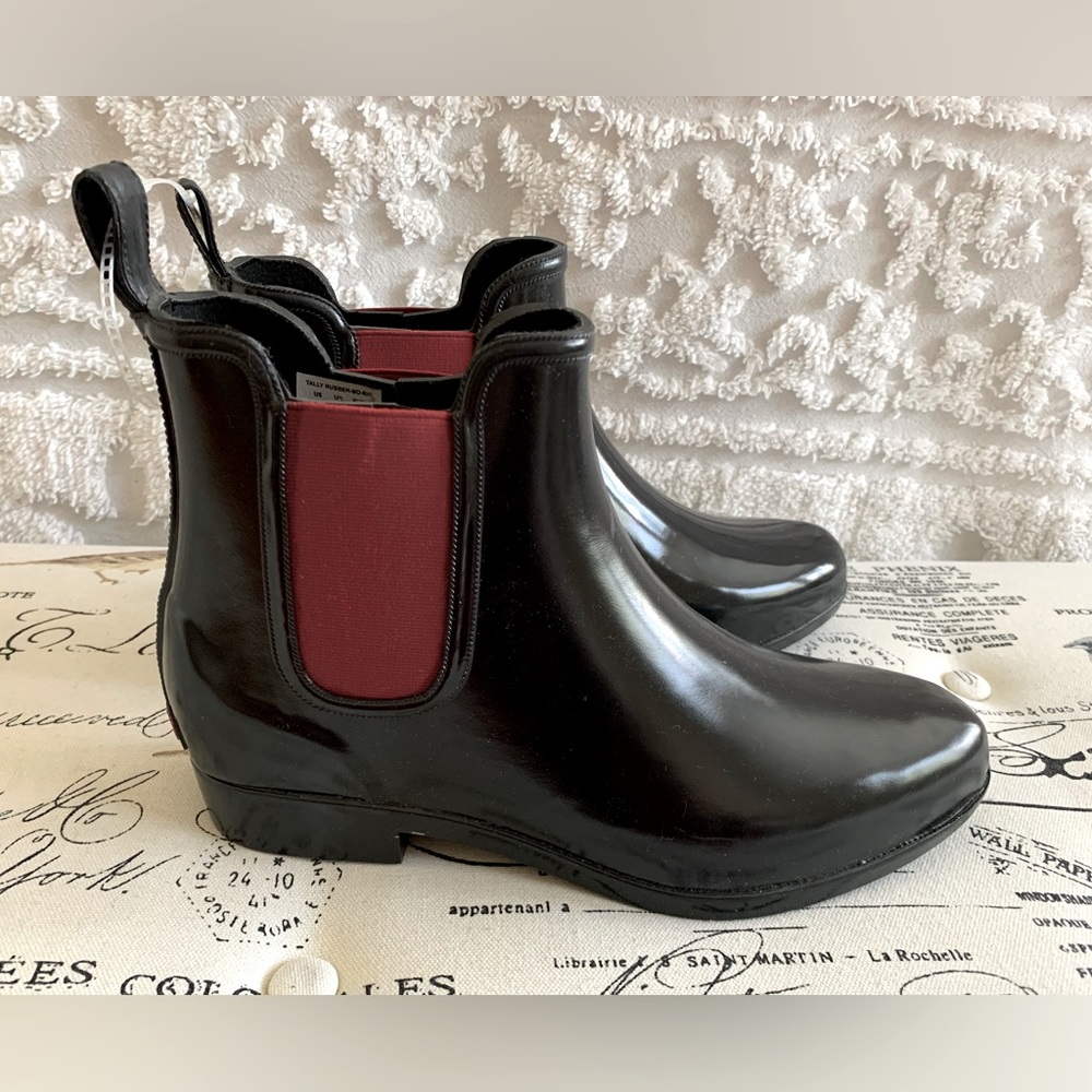 FINAL PRICE NWT Ralph Lauren Black Rubber Chelsea Boot Red Stretchy Part Logo 11
